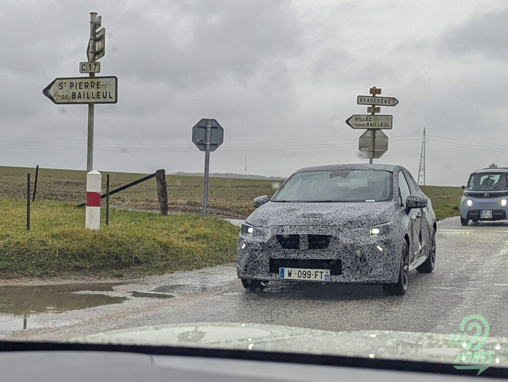 La Renault Clio 6 aperçue sur la route !