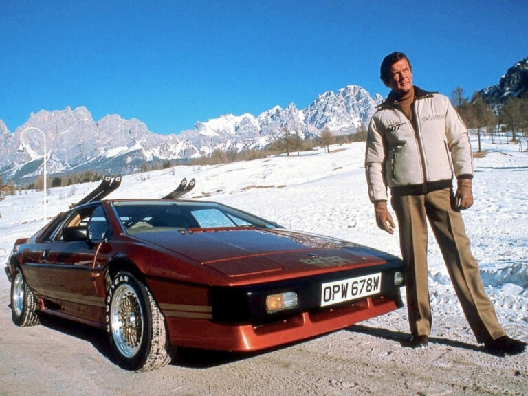 La fameuse Lotus Esprit Turbo (S2) de Roger Moore "Rien que pour vos yeux"