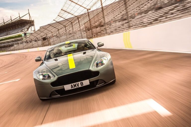 Aston Martin V8 Vantage AMR