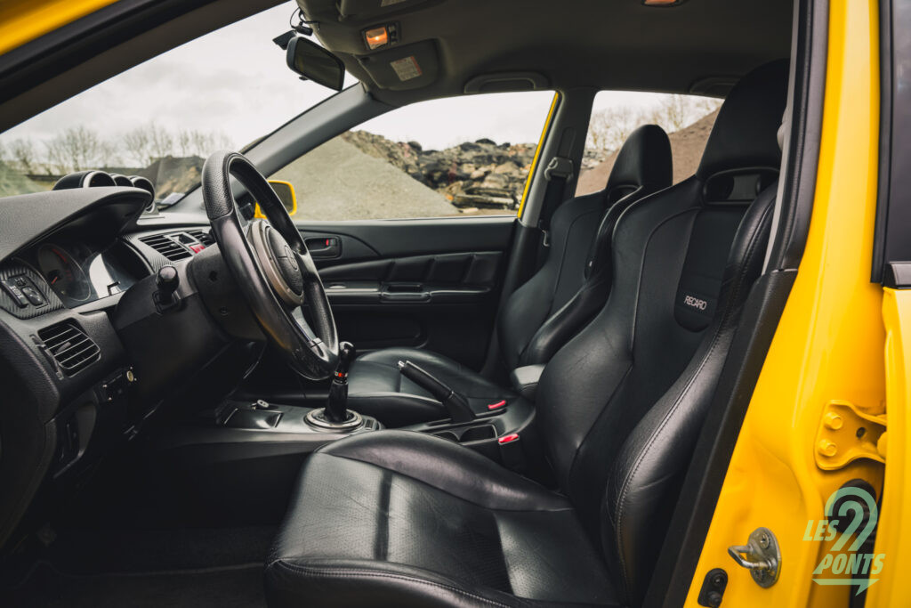 L'habitacle de la Lancer Evo VIII.