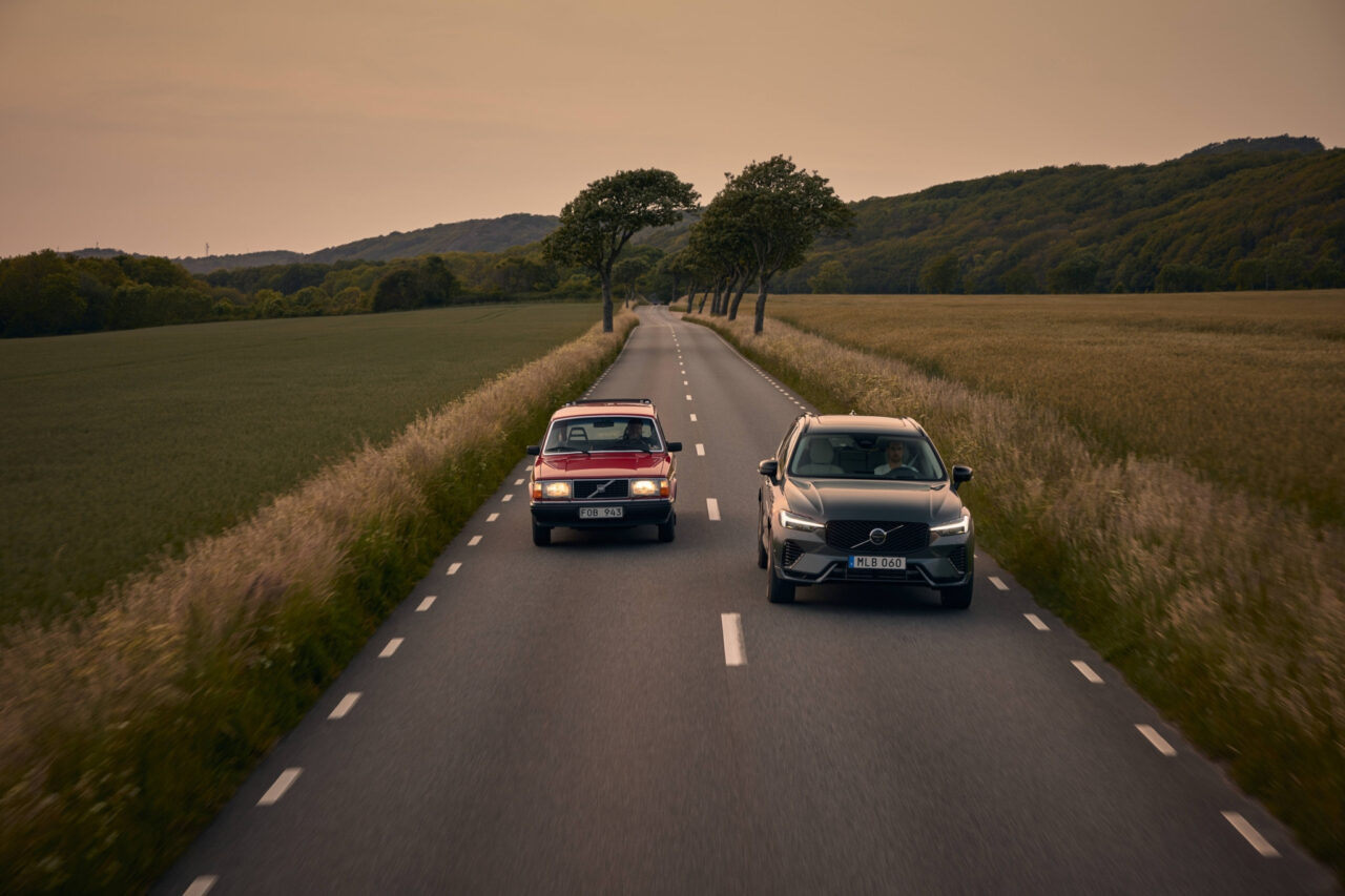 Le Volvo XC60 dépassant la mythique 240