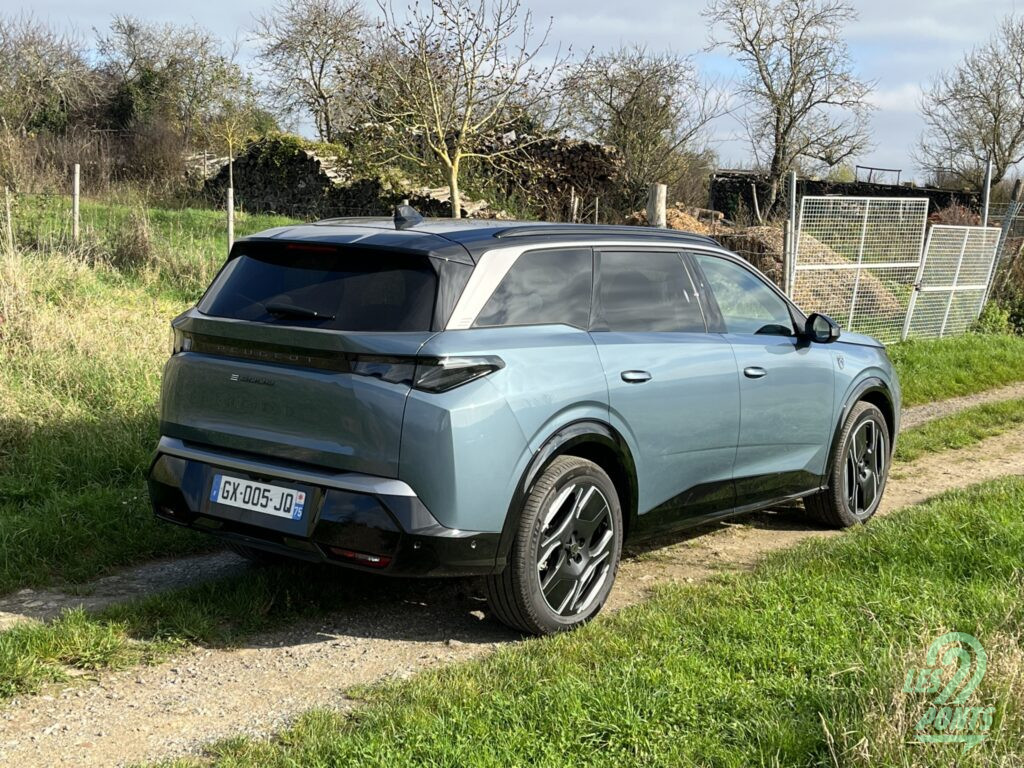 Peugeot E-5008 