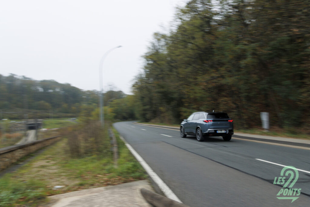 Peugeot E-5008