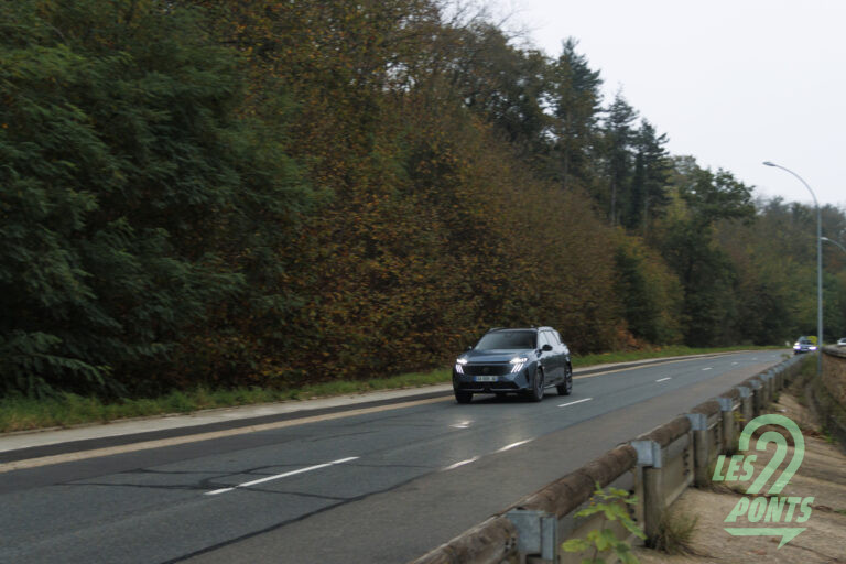 Peugeot E-5008