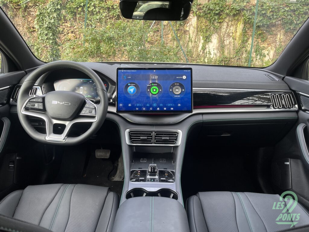 BYD Seal U DM-i - cockpit