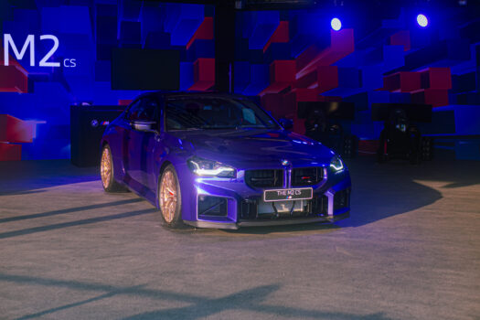 Nouvelle BMW M2 CS sur le stand constructeur aux 24h du Mans 2025