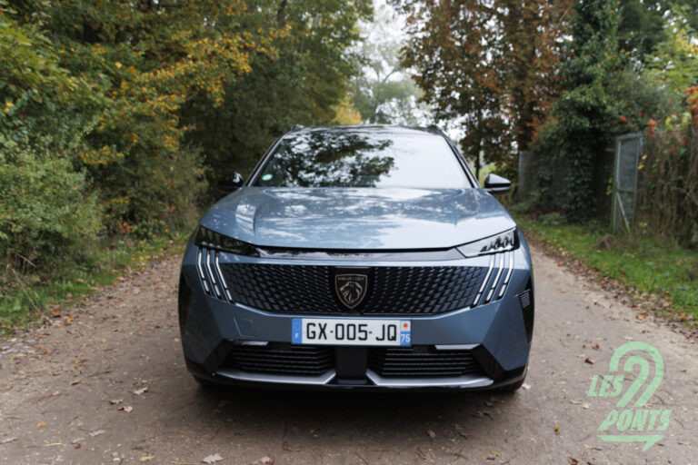 Peugeot E-5008
