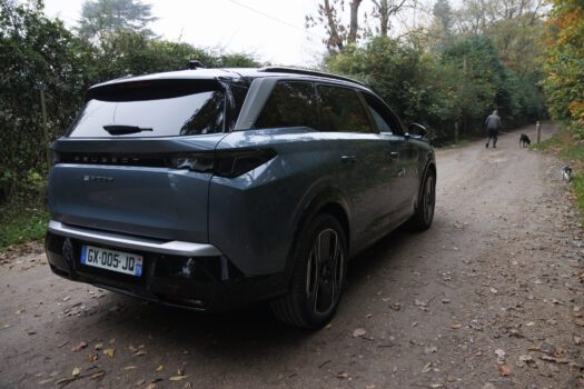 Peugeot E-5008