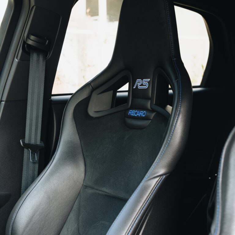Les sièges Recaro Cuir/Alcantara en option.