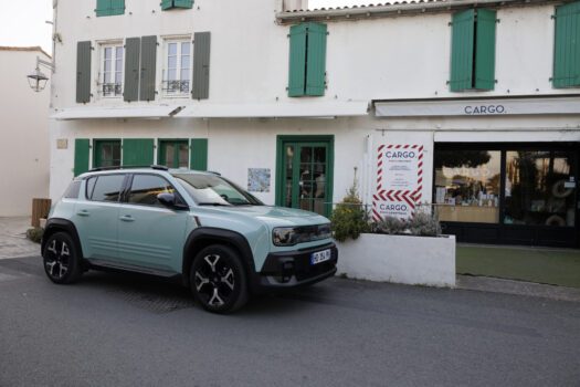 Renault R4 E-Tech x Odîle de Ré - boutique d'Ars en Ré