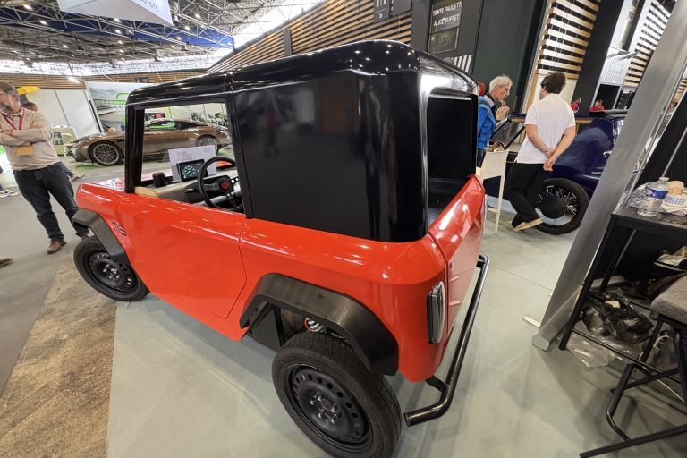 MS Tracker 3/4 arrière