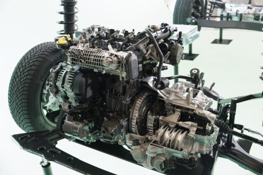 Dacia hybrid-G 150 4x4 ; moteur thermique + alternodémarreur avant.