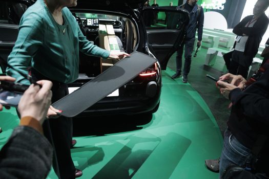 Cache-bagages souple : on le replie "comme en faisant un câlin"!