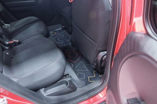 Sièges coulissants, tapis de sol originaux