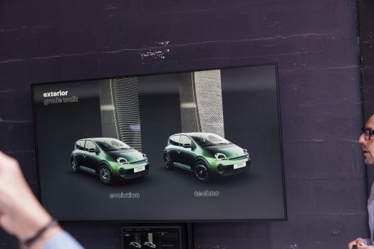 Inserts en plastique noir grainé sur l'Evolution ; noir brillant sur Techno