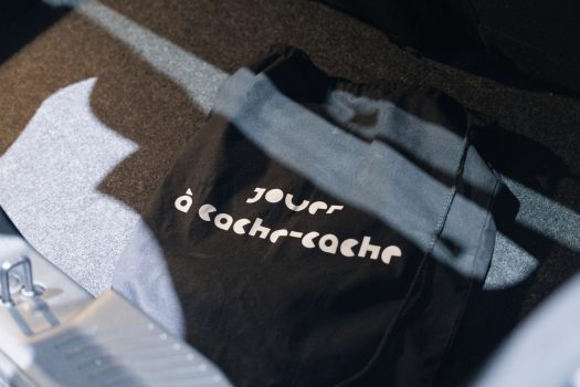 ... et voici son sac de rangement ! Rigolo.