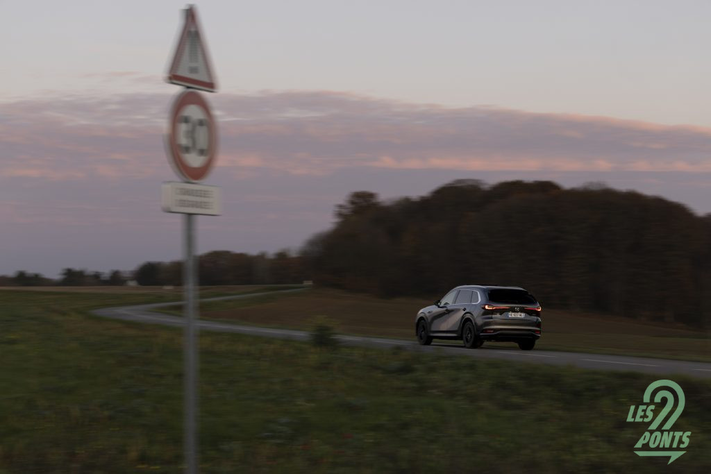Il serait intéressant de tester le moteur 3,3L e-Skyactiv D de 254 chevaux sur le Mazda CX-60 ; plus petit, moins lourd, et sûrement plus dynamique.