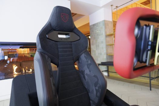 On note de nouveaux sièges très typés baquets, qui pourraient bien être ceux de la future e-208 GTI. La structure de siège nous rappelle bien celle des Sabelt d'un certain cousin, l'Alfa Romeo Junior Veloce.