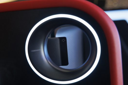 Voici l'inédite commande de clignotant droit du volant Hypersquare !