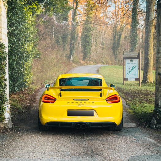 L'arrière de la Cayman GT4.