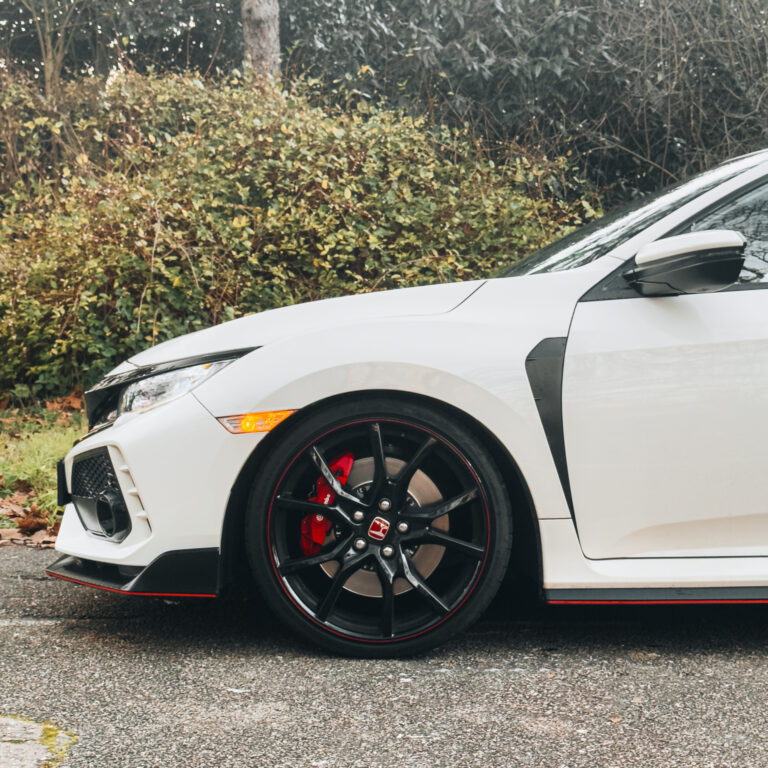 Les jantes et le système de freinage de la Type R.