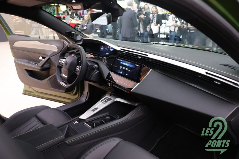 Peugeot 408 facelift GT PHEV 240 - Brussels Motorshow