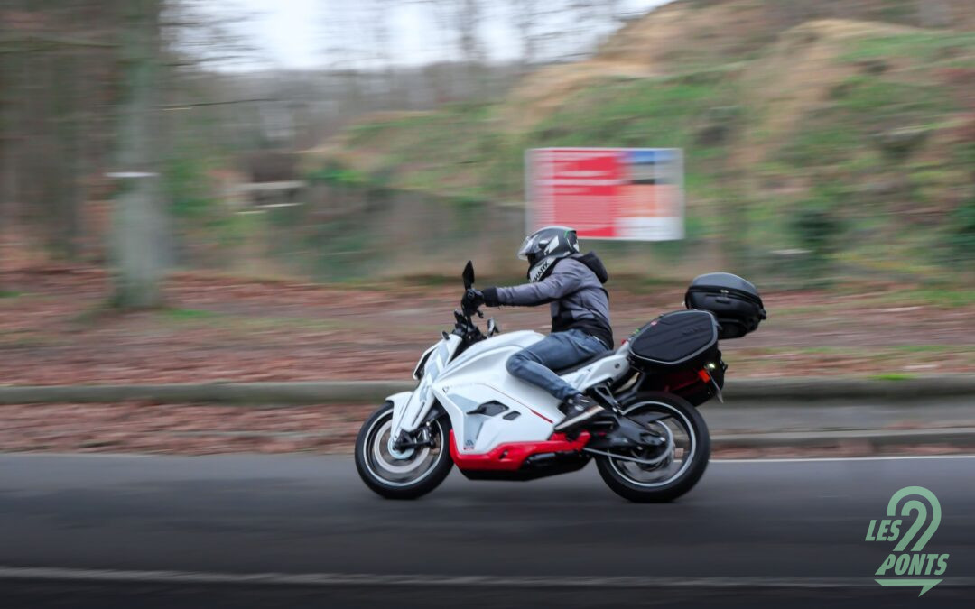 Ultraviolette F77 Superstreet