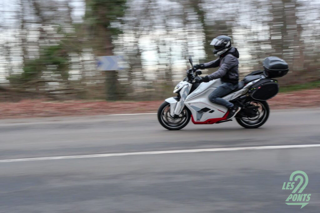 Ce coloris séduit beaucoup moins les Français que le noir cosmique. © Anthony Mota (@auto_mota)