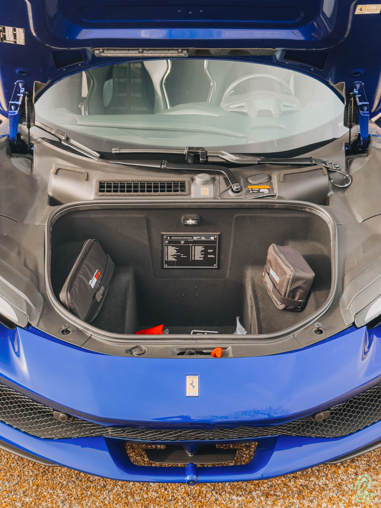 Le coffre à l'avant