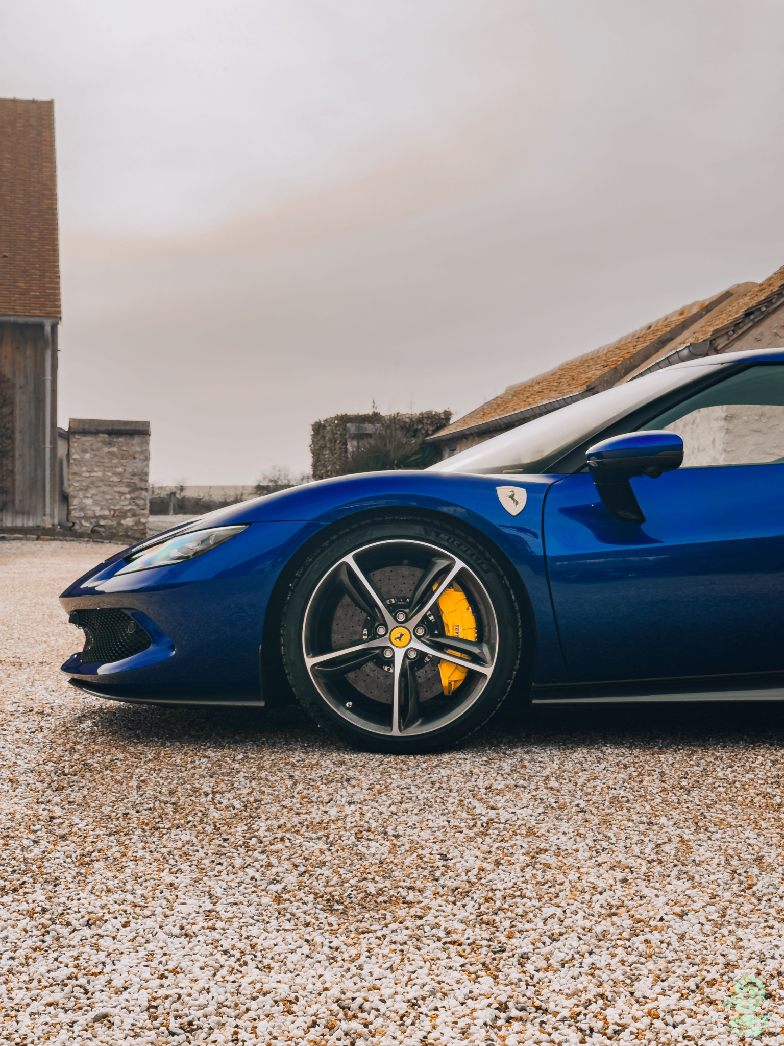 Les jantes et le système de freinage.