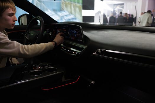 Cadillac Lyriq-V, et notre stagiaire en chef !