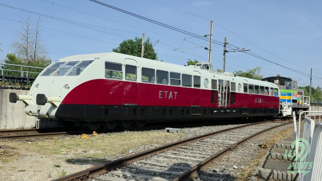 Bugatti avec le locotracteur ©VincentD_91