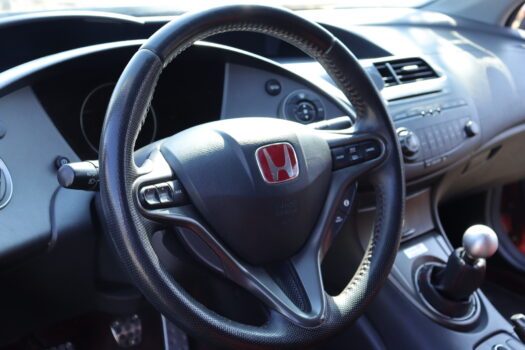 Vue du tableau de bord de la Honda Civic Type-R FN2