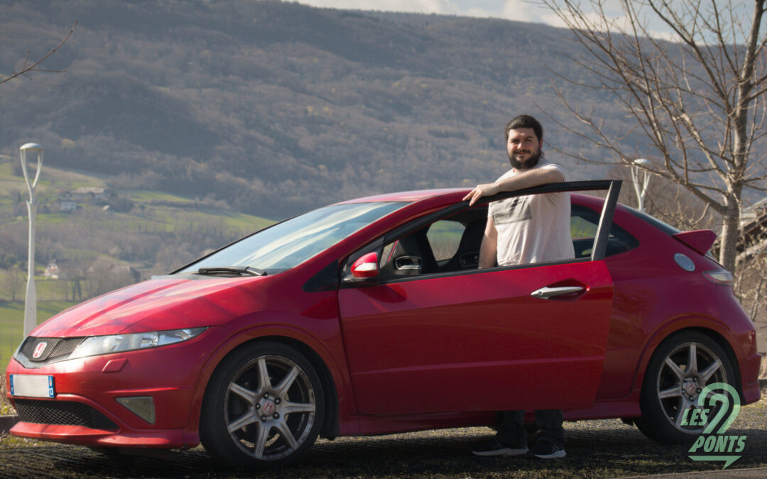 Honda Civic Type-R FN2 aux côtés de son propriétaire