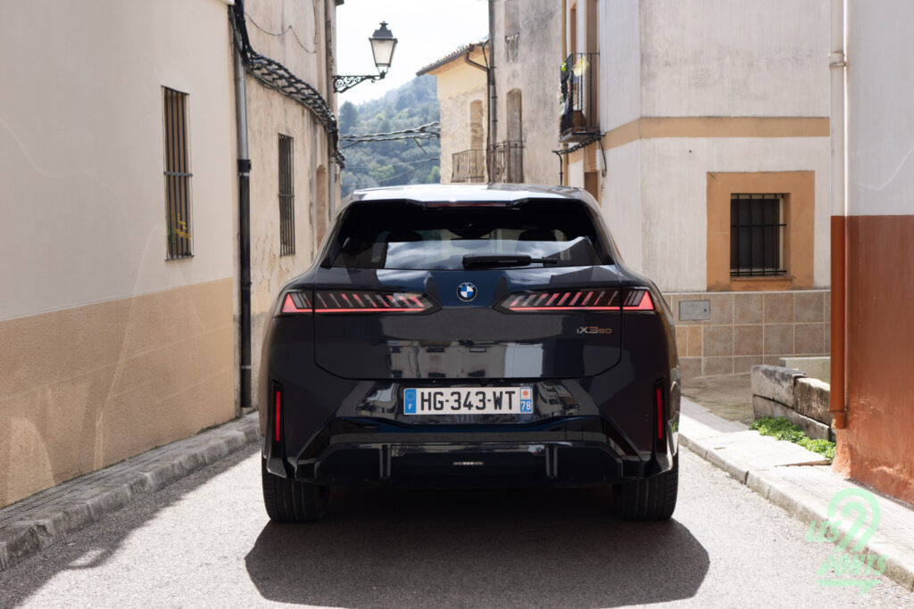 Arrière du BMW iX3