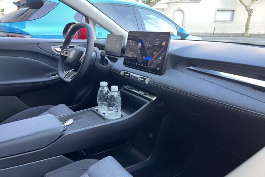 Une autre vue de l'espace de conduite de la MG4 EV Urban