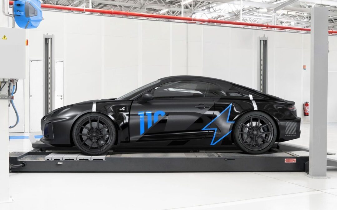 Vue de côté de la nouvelle Alpine A110 électrique