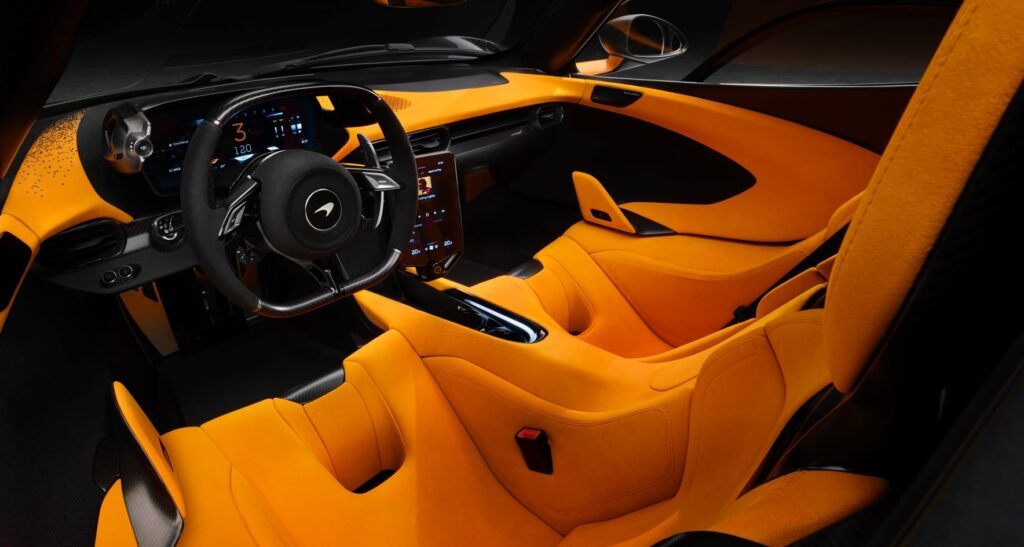 Intérieur orange et noir de la nouvelle McLaren W1