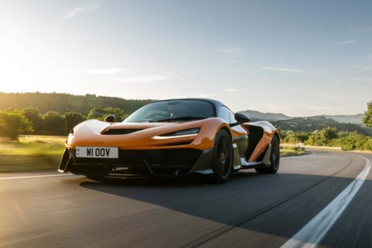 Vue de face de la McLaren W1