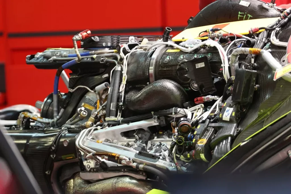 Le moteur V6 turbo hybride de la Ferrari SF-21