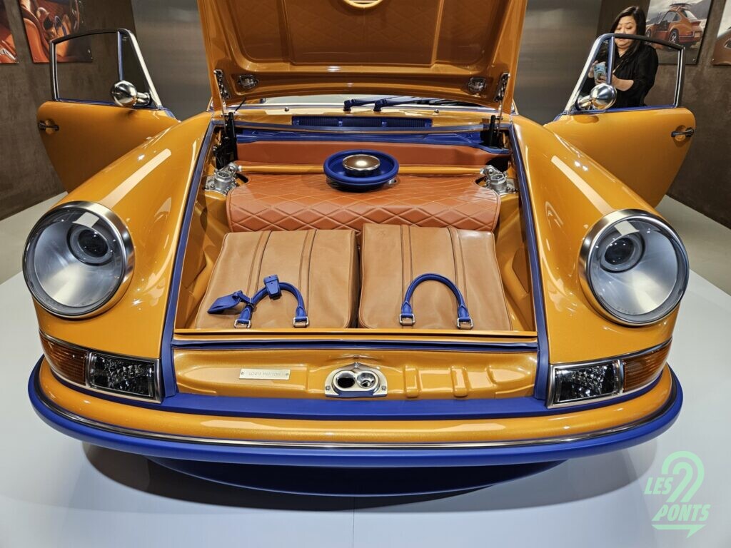 Porsche 911 Coupé Classic by Singer & Louis Vuitton