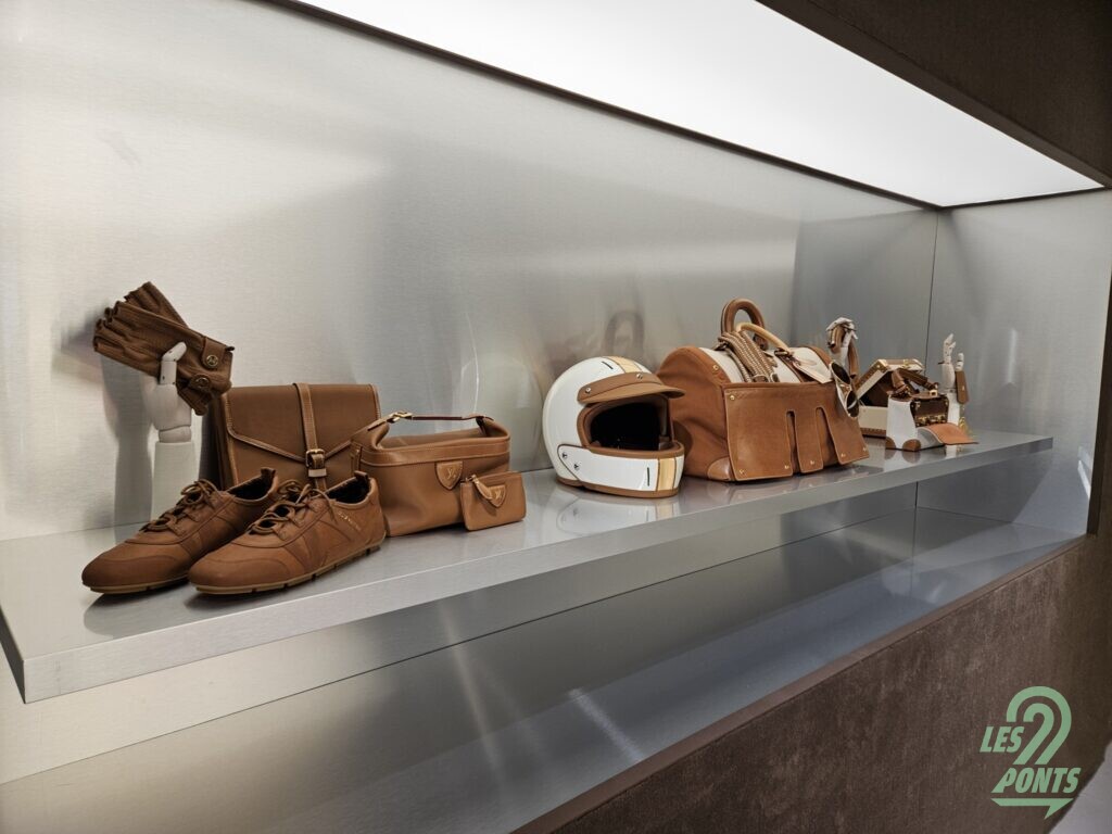 Accessoires by Singer & Louis Vuitton