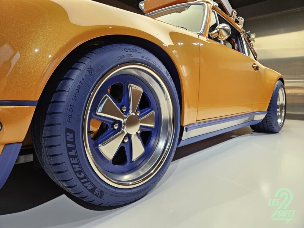 Porsche 911 Coupé Classic by Singer & Louis Vuitton