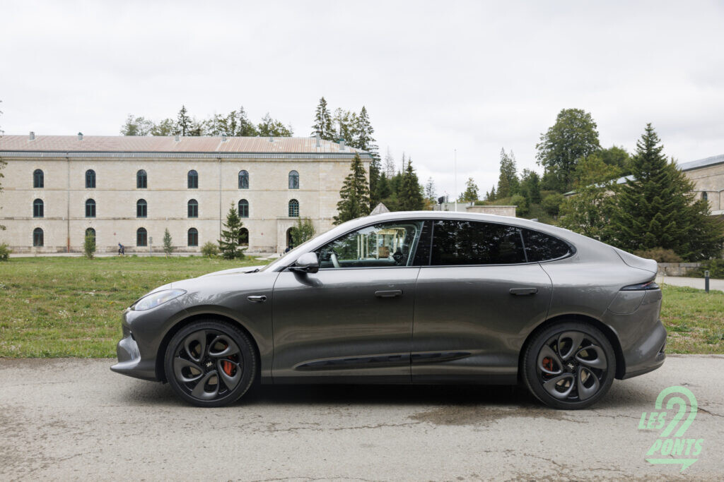 MG IM6 AWD