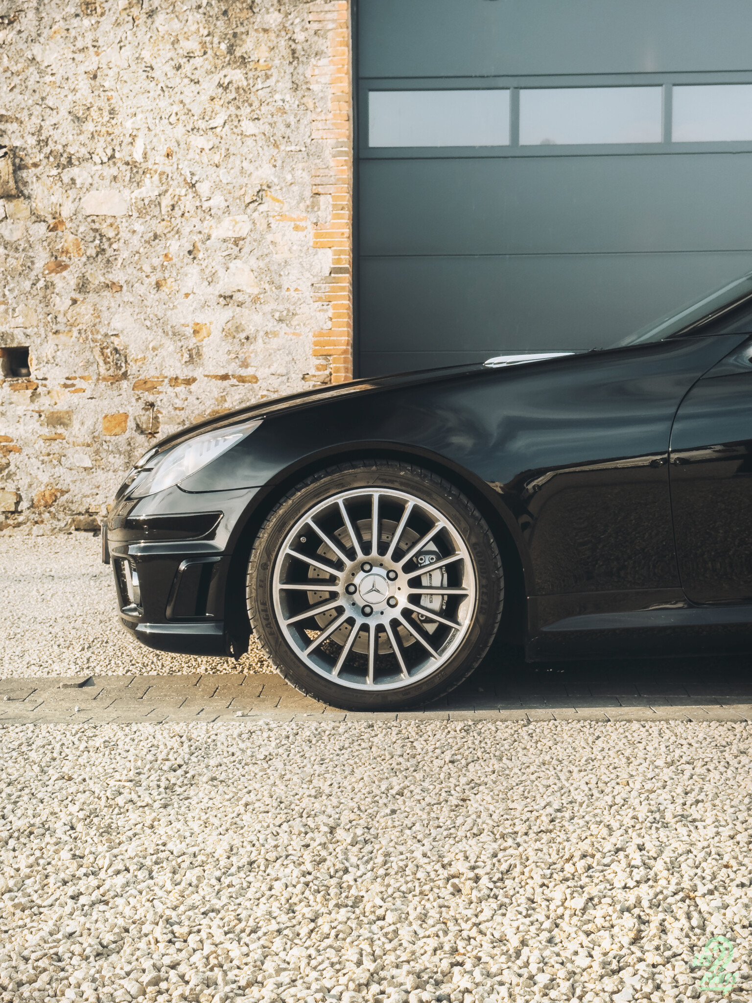 Les jantes et le système de freinage de la SLK 55 AMG.