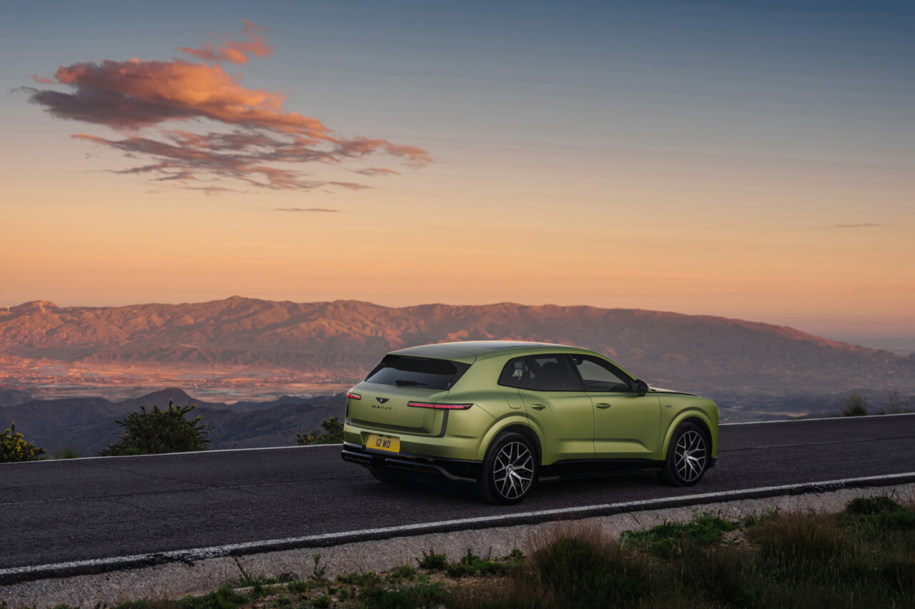 La nouvelle Bentley Torcal face au coucher de soleil