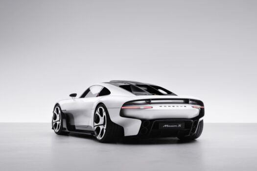 Porsche Mission S vue de trois quarts arrière gauche