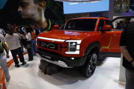BYD présente aussi un pick-up PHEV de 436 ch : le Shark !