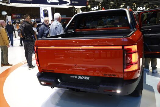 BYD présente aussi un pick-up PHEV de 436 ch : le Shark !