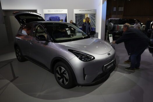 Geely E2